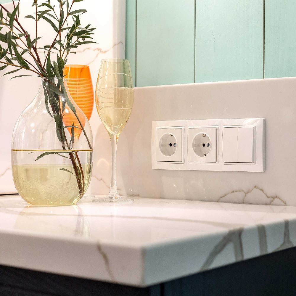 Рамка из поликарбоната Werkel Snabb basic на 3 поста Белый W0032001 — изображение 2