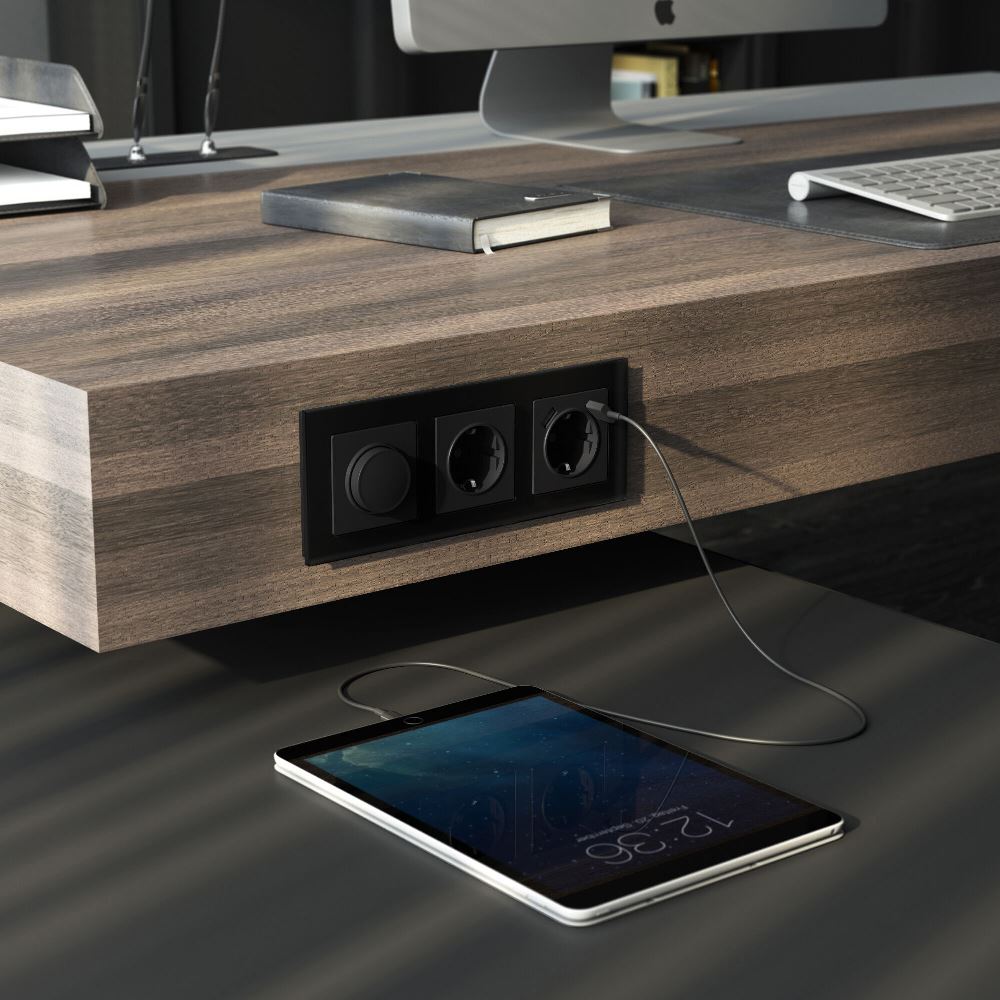 Рамка стеклянная Werkel Senso на 3 поста soft-touch Черный W0033108 — изображение 2