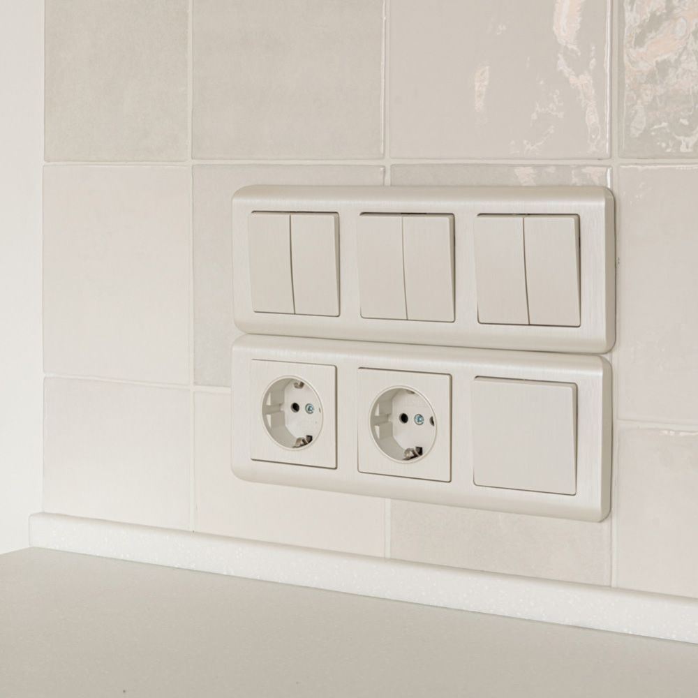 Выключатель двухклавишный встраиваемый проходной Werkel Перламутровый рифленый W1122013 — изображение 2