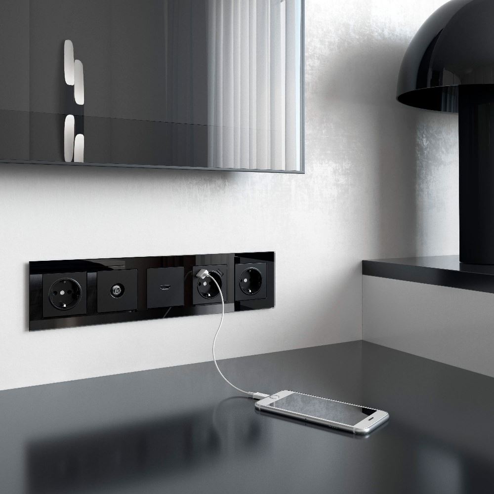 Розетка встраиваемая Werkel с заземлением, шторками и USBх2 Черный матовый W1171508 — изображение 2